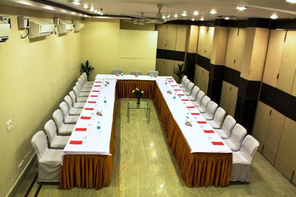 Hotel Amby Inn Új-Delhi Kültér fotó